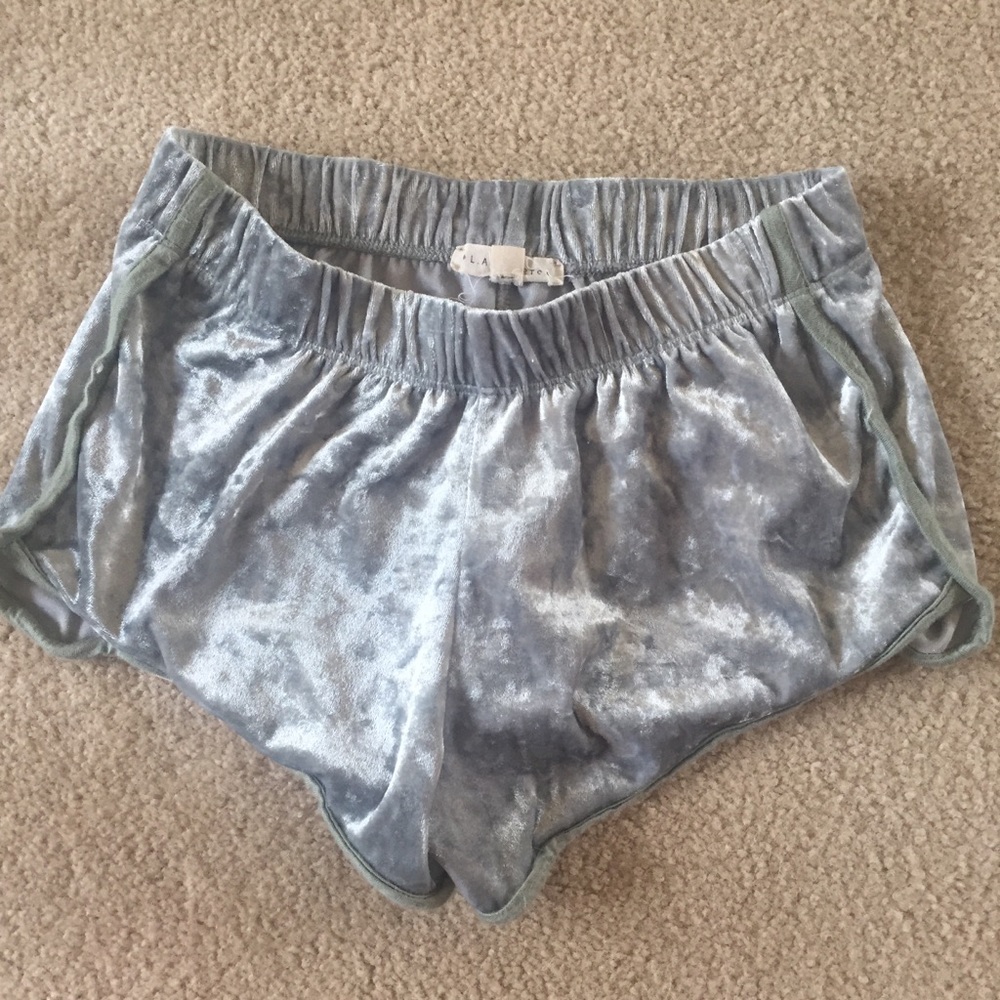 Crushed velvet shorts